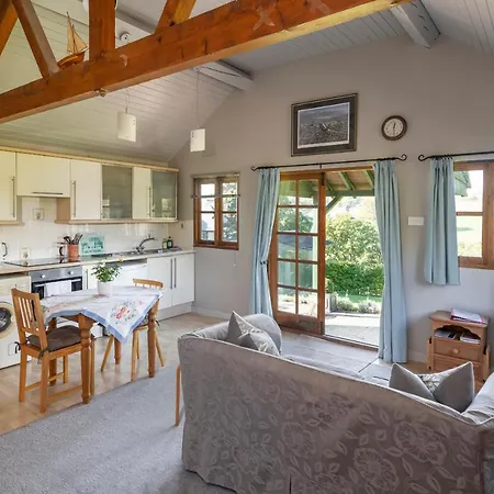Beautiful Cottage With Stunning Views In Box Exterior photo