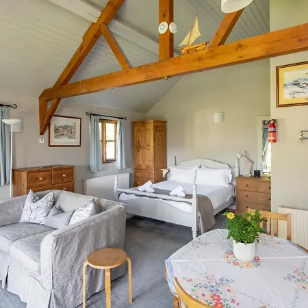 Beautiful Cottage With Stunning Views In Box Exterior photo
