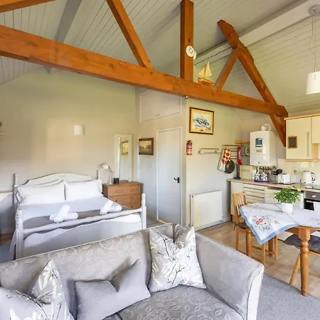 Beautiful Cottage With Stunning Views In Box Exterior photo