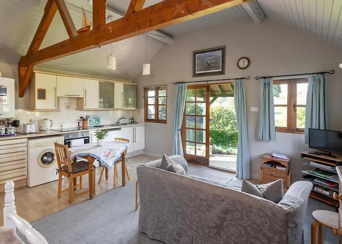Beautiful Cottage With Stunning Views In Box